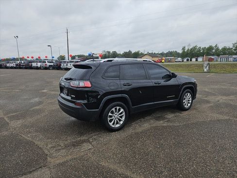 Used 2020 Jeep Cherokee Latitude AWD/4WD image 3