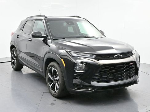 Used 2023 Chevrolet TrailBlazer RS w/ Sun and Liftgate Package FWD image 2