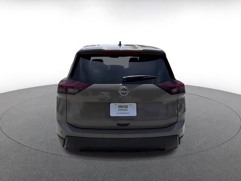 Used 2025 Nissan Rogue SV FWD image 12