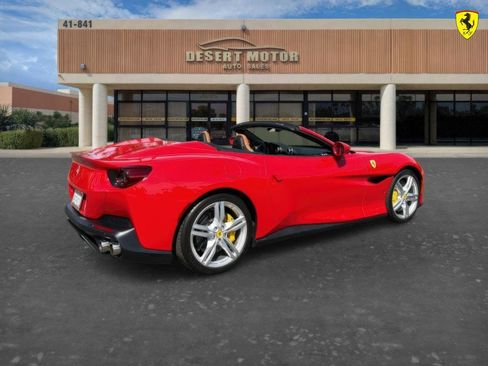 Used 2019 Ferrari Portofino image 8