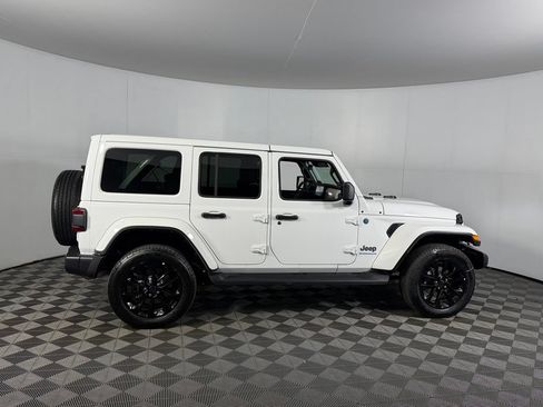 Used 2025 Jeep Wrangler Unlimited Sahara AWD/4WD image 7