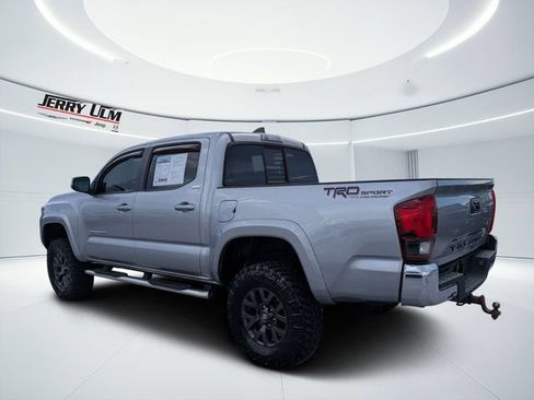 Used 2020 Toyota Tacoma SR5 w/ SR5 Appearance Package (SM) RWD image 4