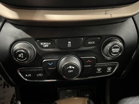 Used 2014 Jeep Cherokee Latitude w/ Cold Weather Group image 31