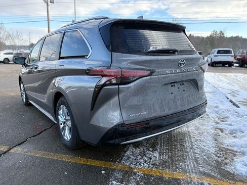 New 2026 Toyota Sienna Limited image 5