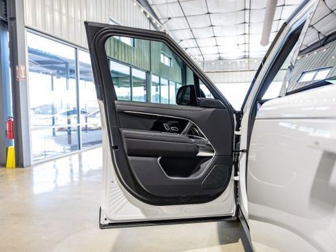 Used 2023 Land Rover Range Rover SE image 11