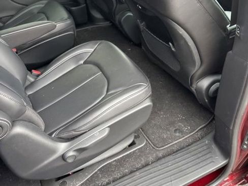 Used 2023 Chrysler Pacifica Touring-L w/ S Appearance Package image 16