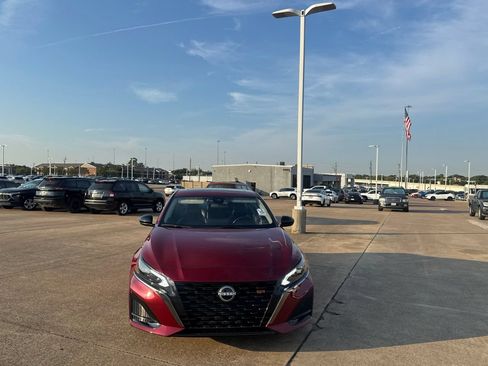 Certified 2025 Nissan Altima 2.5 SR w/ SR Premium Package FWD image 4