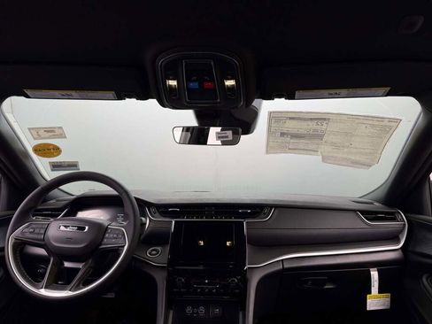 New 2025 Jeep Grand Cherokee Laredo image 22