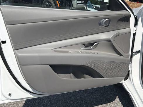 New 2026 Hyundai Elantra Hybrid FWD image 12