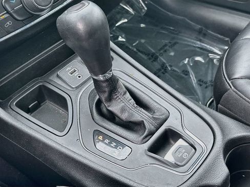 Used 2020 Jeep Cherokee Latitude Plus FWD image 16