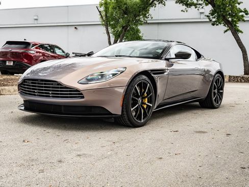 Used 2023 Aston Martin DB11 Coupe RWD image 9