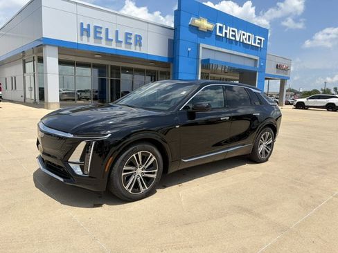 Used 2023 Cadillac Lyriq 2WD image 3