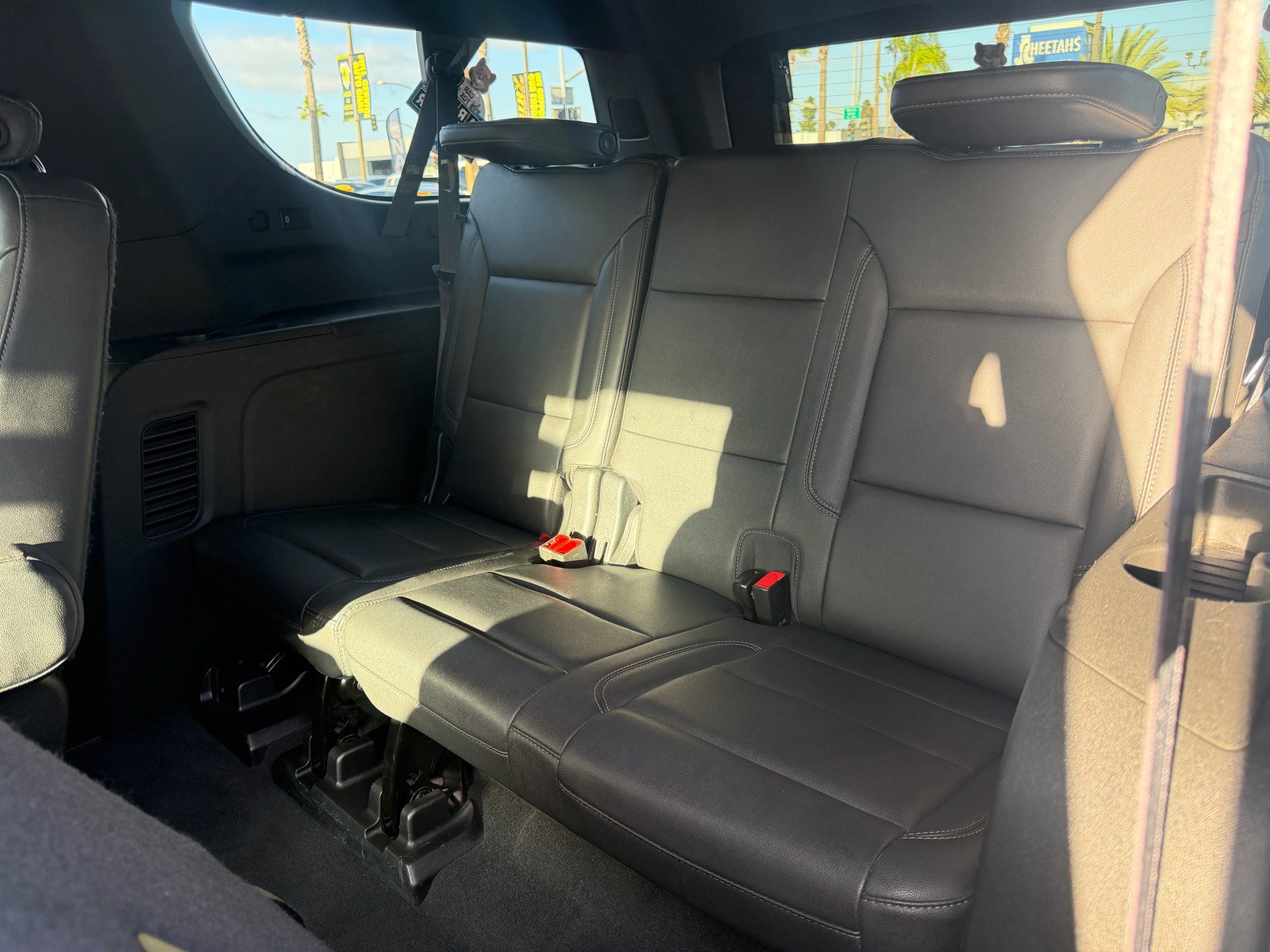 Used 2022 Chevrolet Suburban LT w/ LT Signature Package RWD image 15