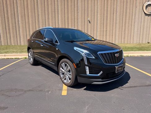 Used 2025 Cadillac XT5 Premium Luxury AWD/4WD image 2