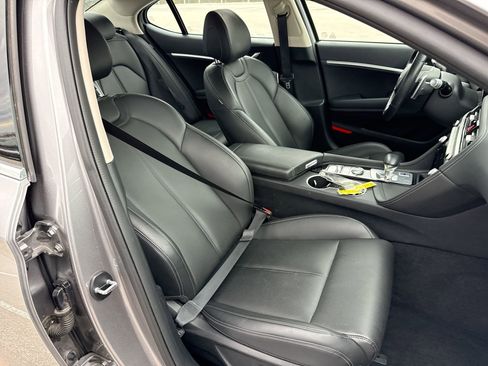 Used 2025 Genesis G70 2.5T image 25