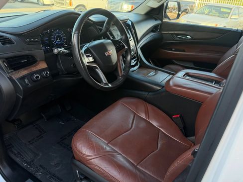Used 2016 Cadillac Escalade Luxury AWD/4WD image 8
