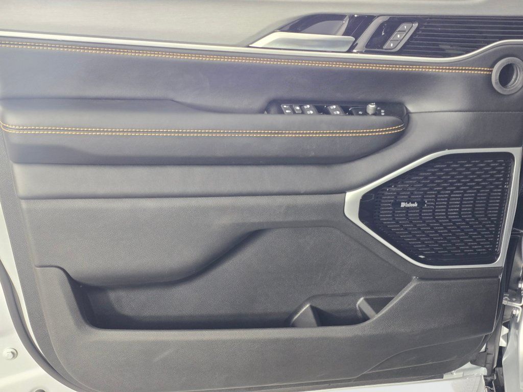 New 2026 Jeep Grand Wagoneer 4WD image 39