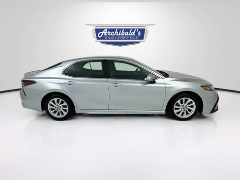 Used 2024 Toyota Camry SE FWD image 9