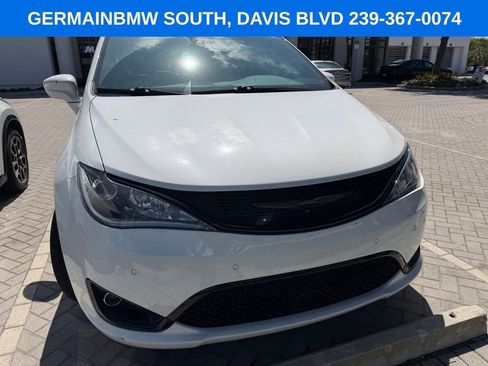 Used 2019 Chrysler Pacifica Touring Plus w/ Advanced Safetytec Group FWD image 4