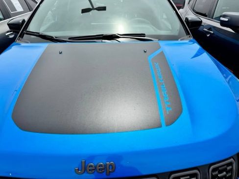 Used 2025 Jeep Compass Trailhawk AWD/4WD image 12