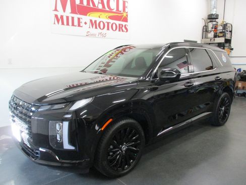 Used 2024 Hyundai Palisade Calligraphy image 3