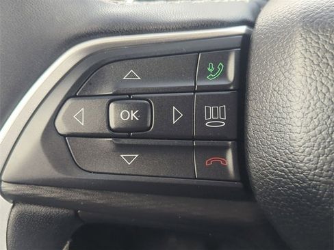 Used 2024 Jeep Grand Cherokee Altitude image 15