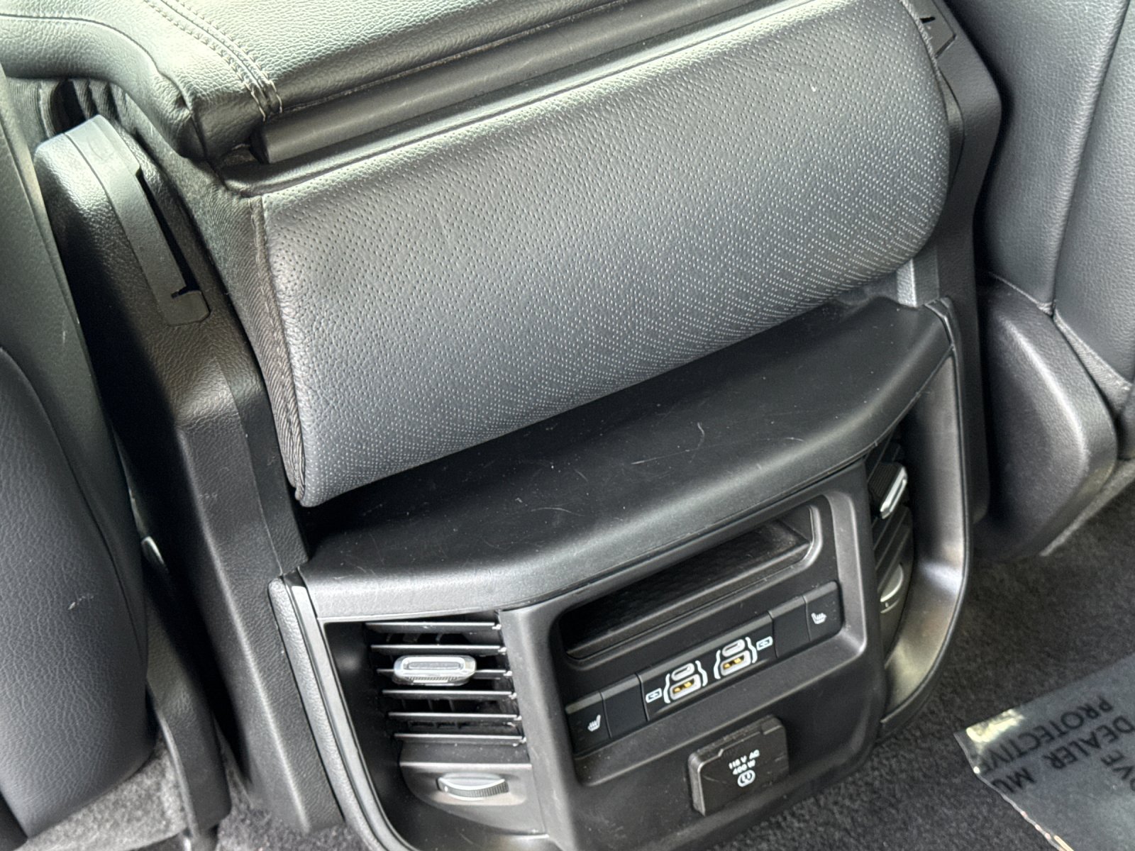 Used 2025 RAM 1500 Laramie AWD/4WD image 33
