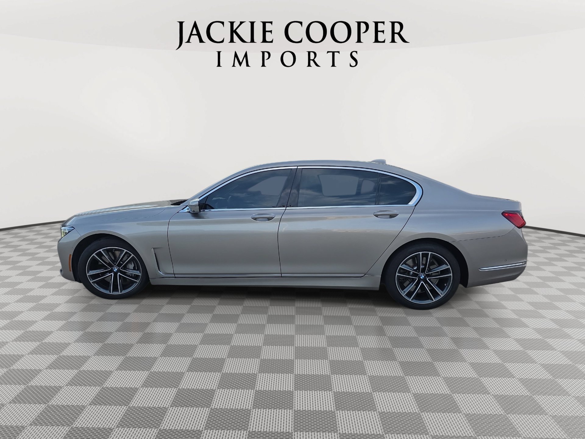 Used 2022 BMW 750i xDrive w/ Executive Package AWD/4WD image 8