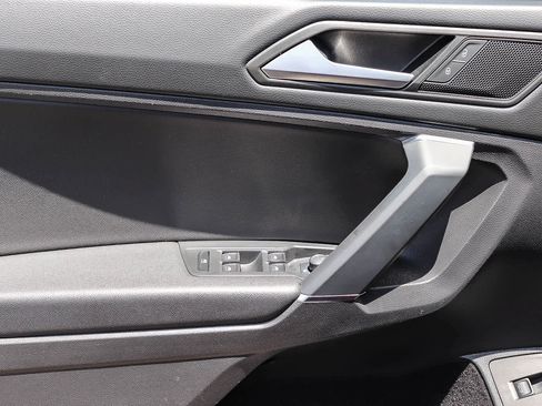 Used 2020 Volkswagen Tiguan SEL FWD image 21