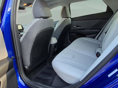 Used 2025 Hyundai Elantra Limited FWD image 15