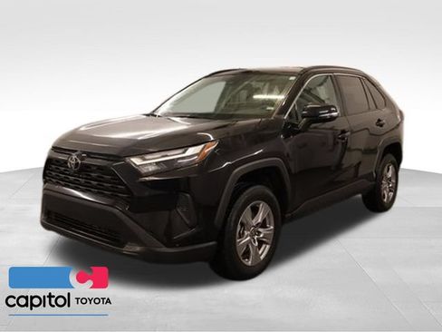 Used 2025 Toyota RAV4 XLE AWD/4WD image 5