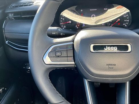 Used 2026 Jeep Compass Latitude AWD/4WD image 25
