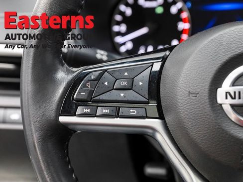 Used 2022 Nissan Altima 2.5 SV w/ SV Premium Package image 15