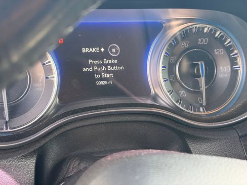 Used 2016 Chrysler 300 Limited RWD image 9