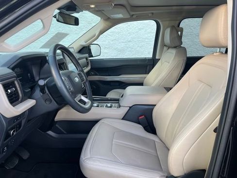 Used 2024 Ford Expedition Limited image 4