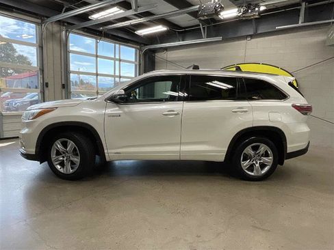 Used 2016 Toyota Highlander Limited image 2