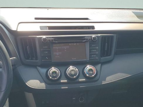 Used 2018 Toyota RAV4 LE FWD image 14