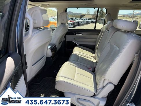 Used 2023 Jeep Wagoneer Series III w/ Premium Group I AWD/4WD image 28