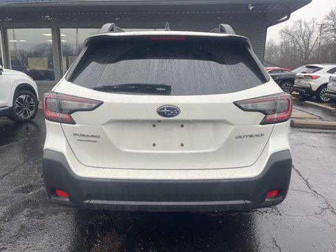 Used 2023 Subaru Outback Premium image 4