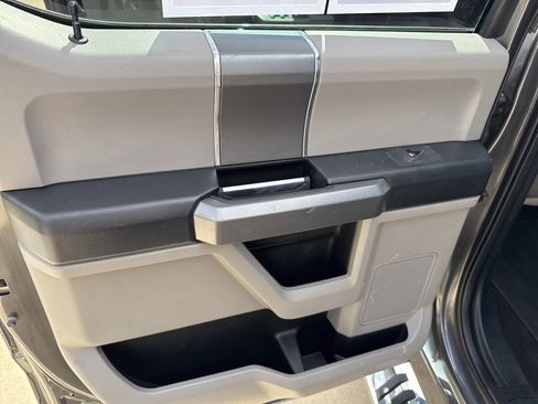 Used 2017 Ford F250 XLT w/ XLT Premium Package image 9