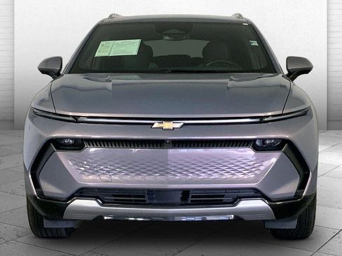 Used 2025 Chevrolet Equinox EV LT FWD image 2