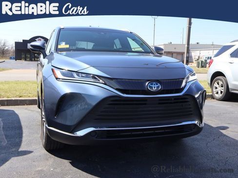 Used 2021 Toyota Venza XLE w/ Softex Package image 2