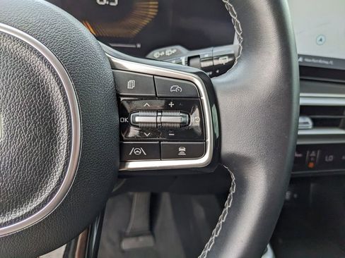Certified 2025 Kia Sorento S image 33