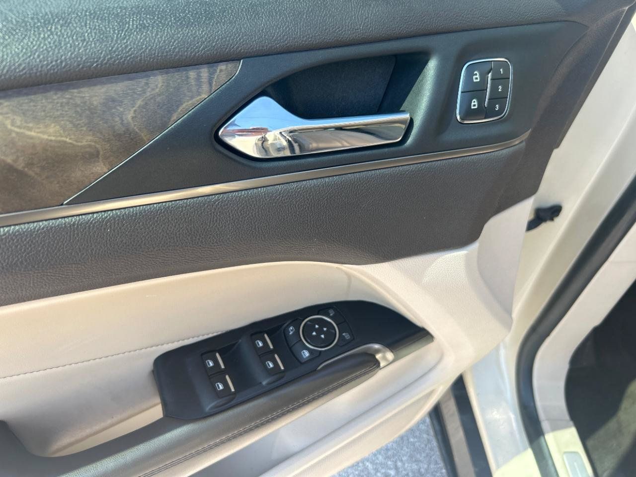 Used 2018 Lincoln MKC Reserve FWD image 12
