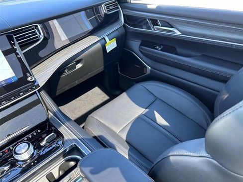 New 2024 Jeep Wagoneer L Series III w/ Premium Group I image 22