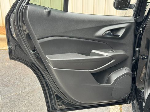 Used 2026 Chevrolet Trax LT w/ Midnight Edition FWD image 39