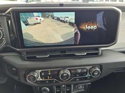 Used 2025 Jeep Wrangler Unlimited Sport AWD/4WD image 9