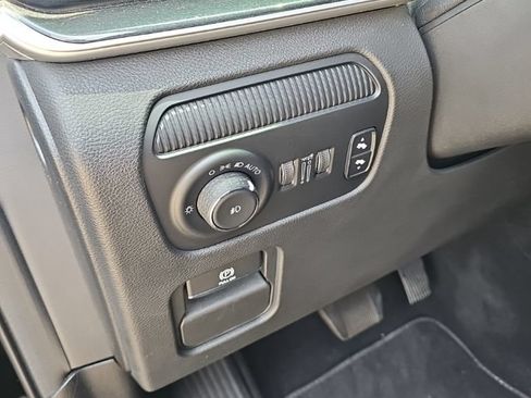 Used 2023 Jeep Wagoneer 4WD w/ Premium Group I image 11