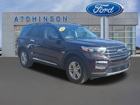 Certified 2022 Ford Explorer XLT w/ Equipment Group 202A image 3