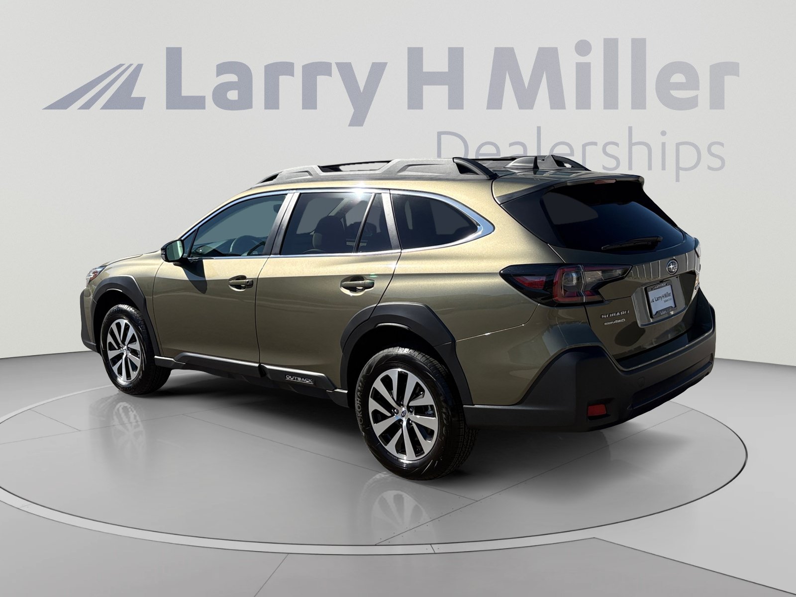Certified 2025 Subaru Outback Premium AWD/4WD image 3